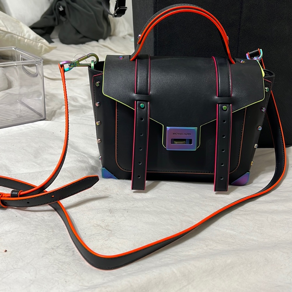 🧡🩷💚 Michael Kors Manhattan medium school satchel.